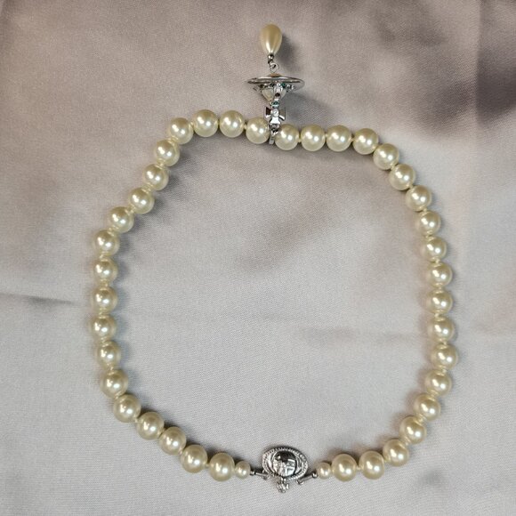 Brand new Vivienne Westwood  Pearl necklace in silver - Picture 6 of 10